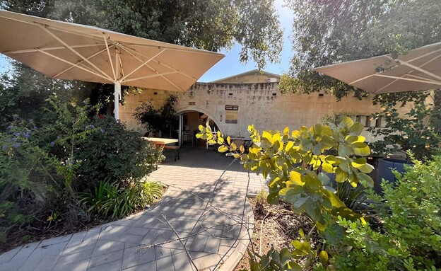 כניסת חממת הסחלבים מטה יהודה כניסת חממת הסחלבים מטה יהודה
