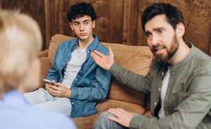 אבא ובן, אילוסטרציה (צילום: AYO Production, shutterstock)