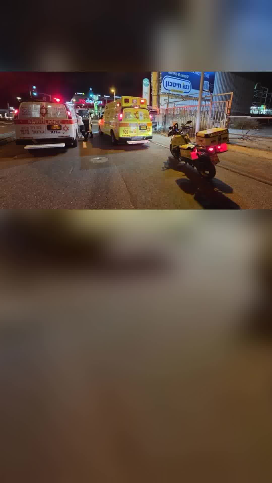 אישה כבת 50 נפצעה קשה מפגיעת רכב בדרך חיפה בקריית אתא
