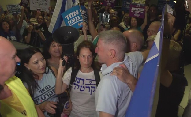 יאיר גולן מגיע לפגישת ראשי הגוש יאיר גולן מגיע לפגישת ראשי הגוש
