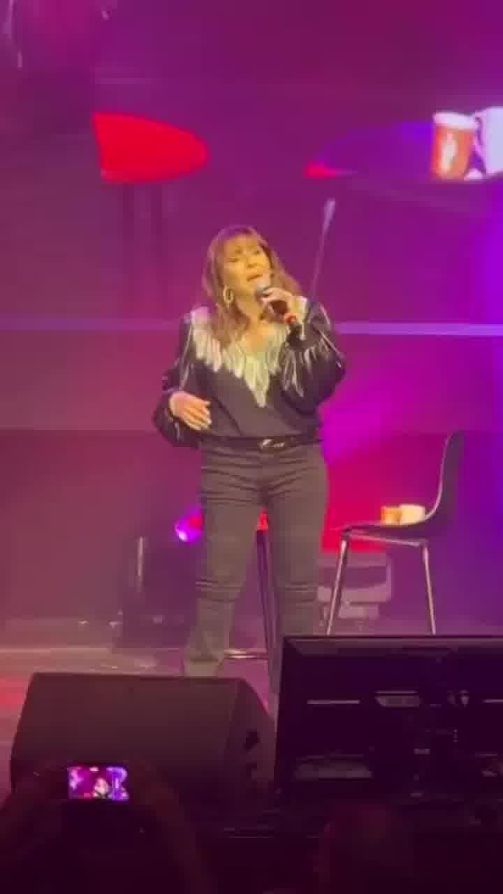 ירדנה ארזי התרסקה הערב על הבמה בפתיחת פסטיבל ראשון לציון. לירדנה שלום