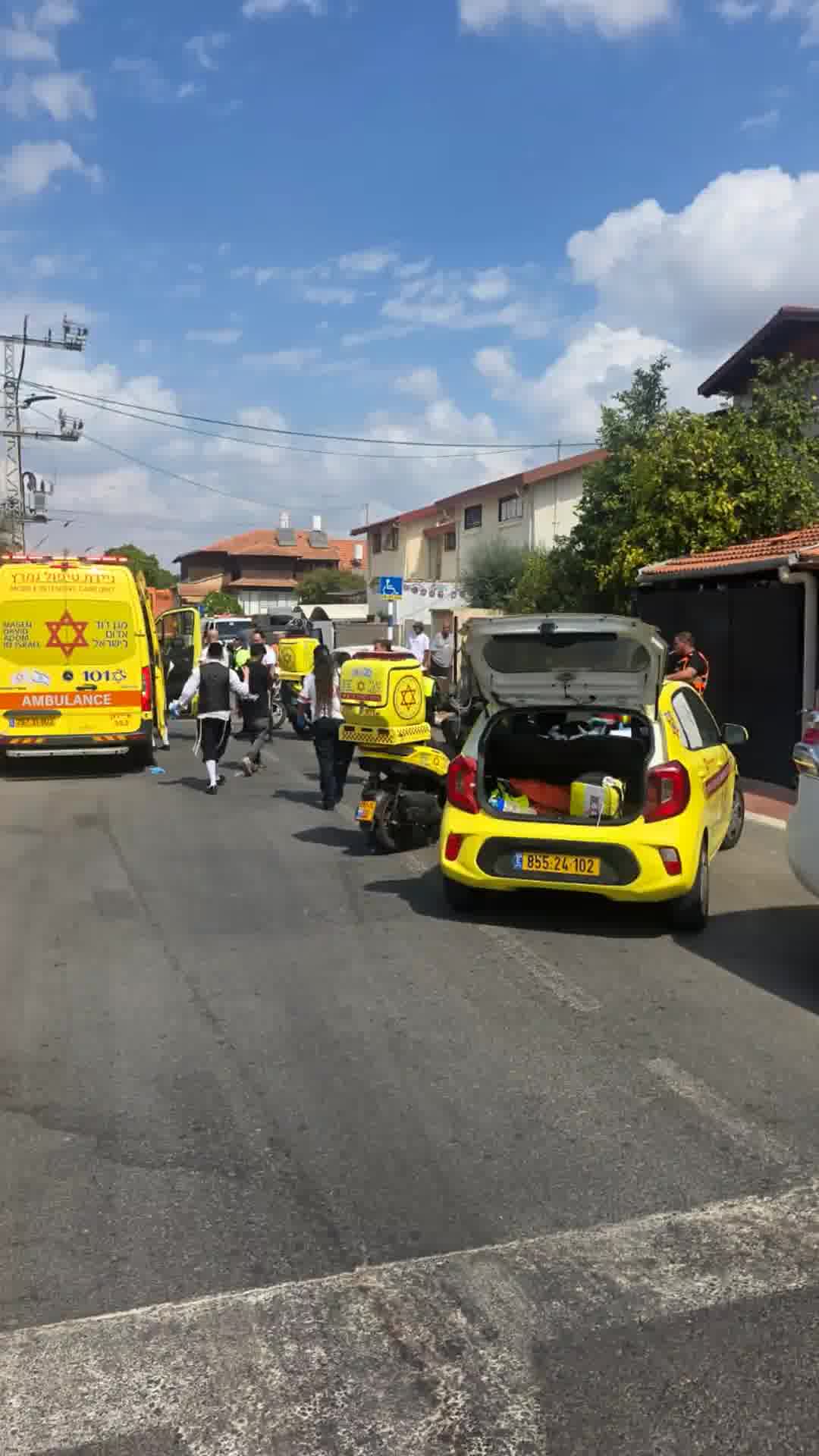 רוכב אופניים חשמליים בן 11 נפצע בינוני כשהתנגש בעמוד ברח' משה לוי ברמלה