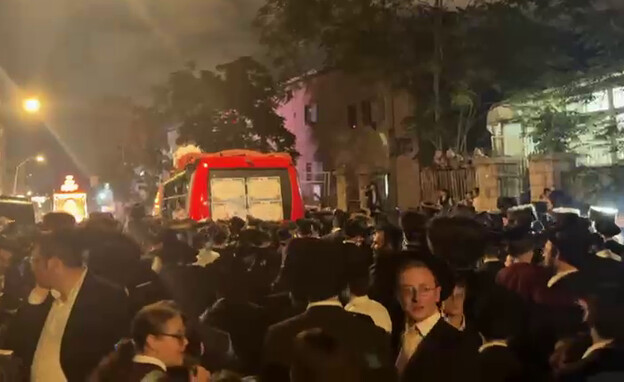 ירושלים: תהלוכת ענק לכבוד עריקים חרדים ירושלים: תהלוכת ענק לכבוד עריקים חרדים