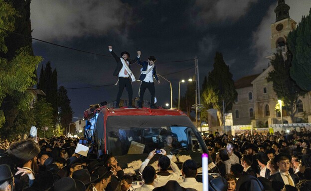 ירושלים: תהלוכת ענק לכבוד עריקים חרדים ירושלים: תהלוכת ענק לכבוד עריקים חרדים