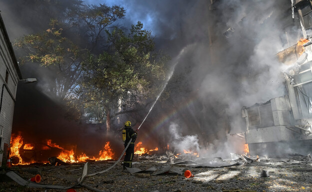 מתקפה רוסית על בניין האקדמיה הלאומית למדעים בקייב מתקפה רוסית על בניין האקדמיה הלאומית למדעים בקייב