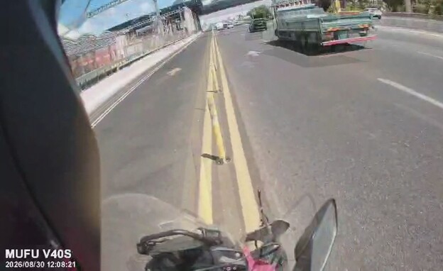 עמודי ההפרדה על הנתיב המהיר ומסכנים את חיי הנהגים עמודי ההפרדה על הנתיב המהיר ומסכנים את חיי הנהגים