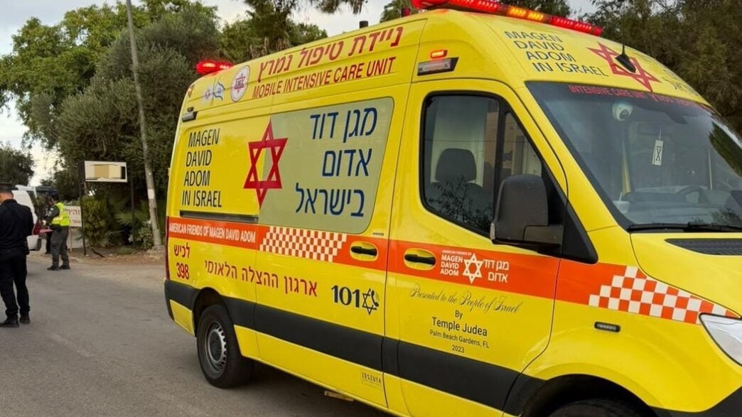 צוות מגן דוד אדום בקיבוץ ברור חיל לאחר התאונה צוות מגן דוד אדום בקיבוץ ברור חיל לאחר התאונה