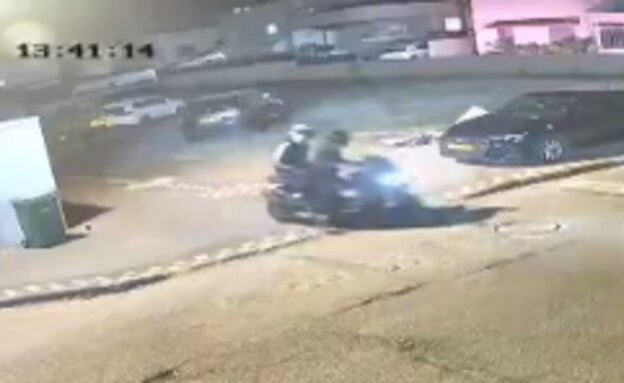 העבריינים מגיעים לבית איש העסקים