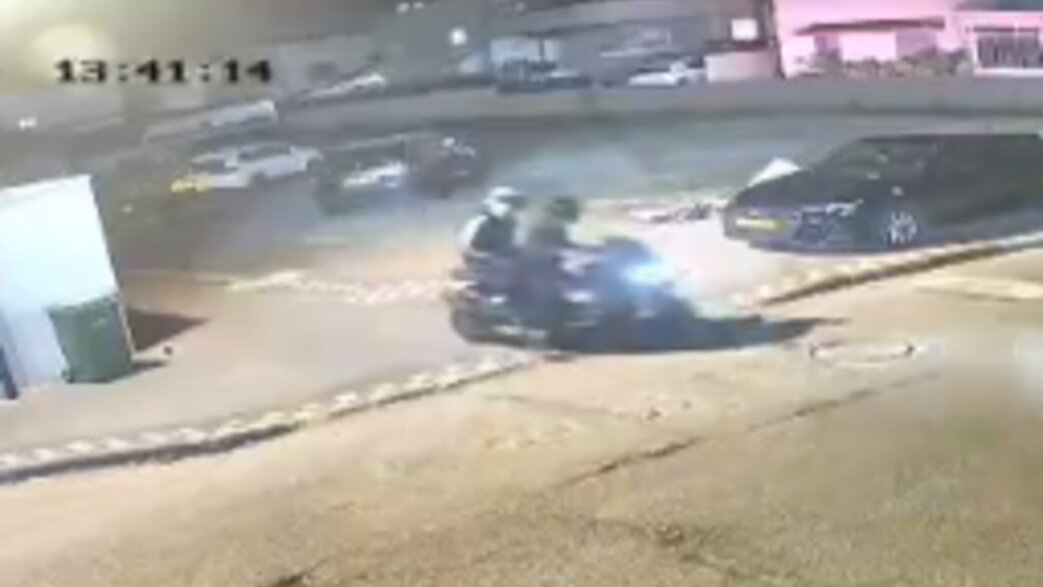 העבריינים מגיעים לבית איש העסקים העבריינים מגיעים לבית איש העסקים