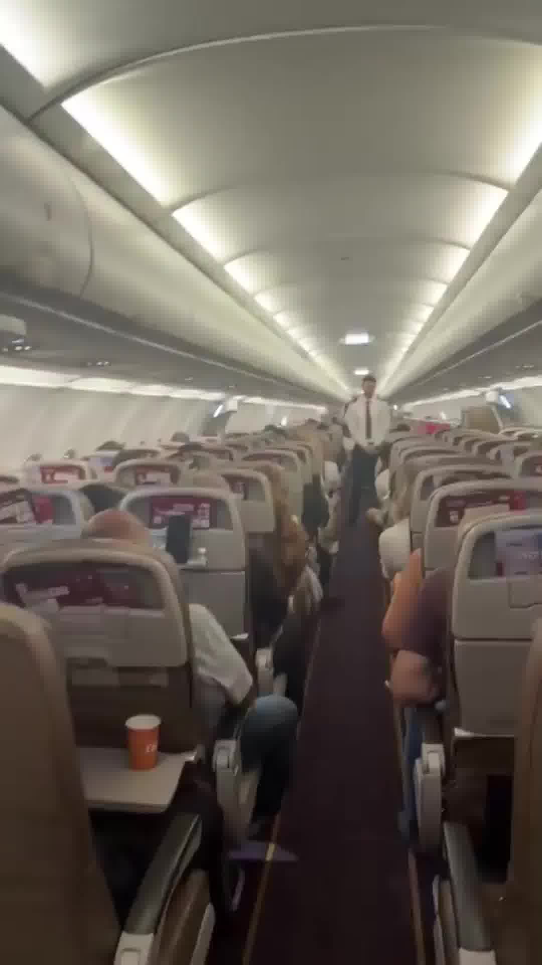 ארקיע החלה להשיב את הישראלים מדובאי: לראשונה אחרי כ-8 חודשים, מטוס ישראלי נחת באמירויות