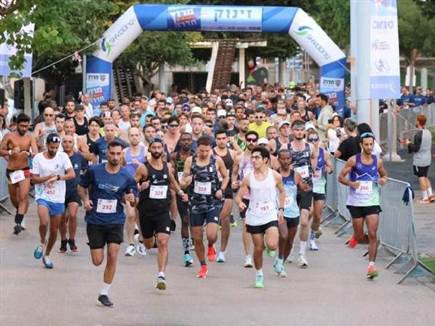 עם אלפי רצים (מרתון WINNER חדרה)