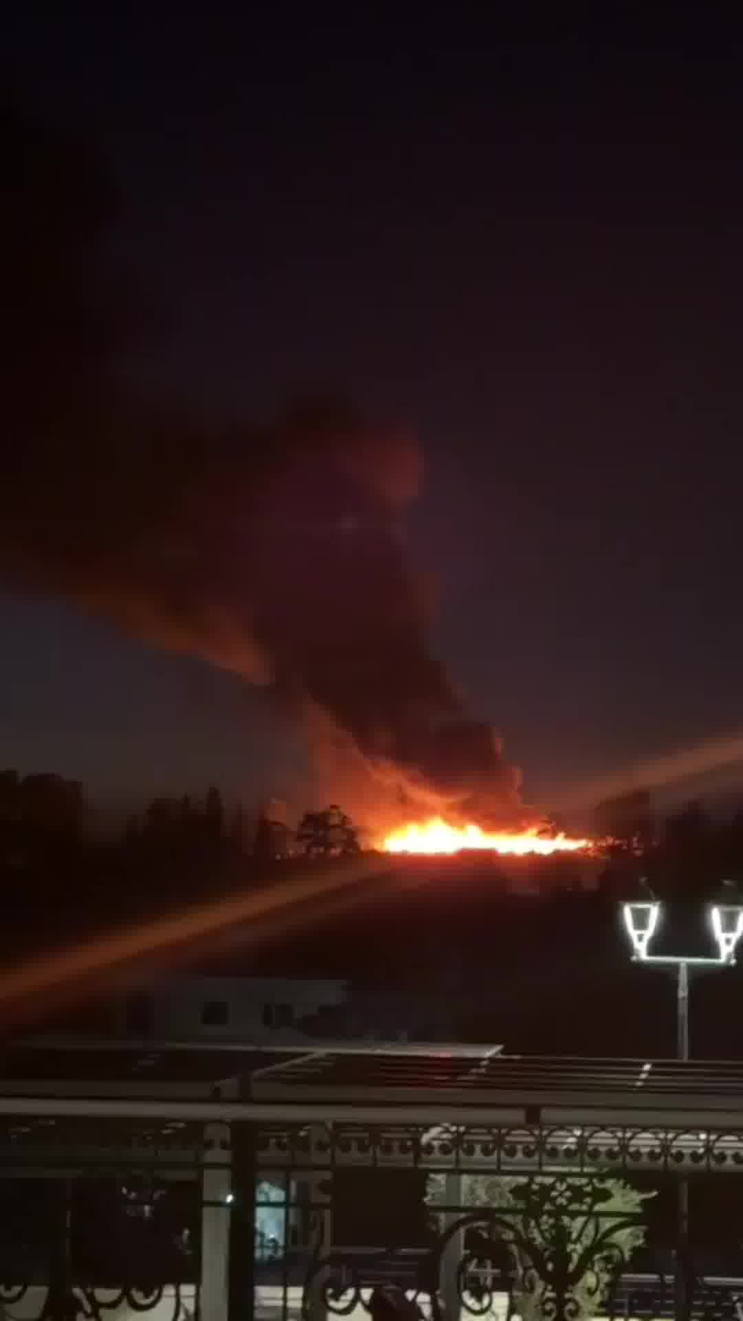 צירים נחסמו בעקבות שריפה באתר פסולת בעספיא