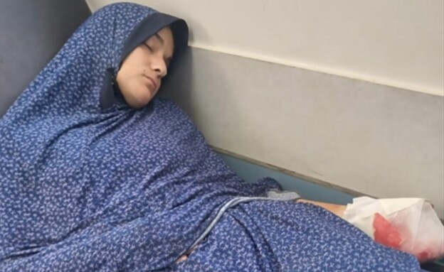 אמילי דמארי חושפת באומץ תמונות וסיפורים חדשים מהשבי