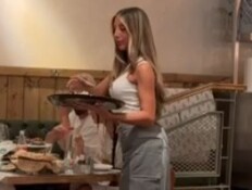 ליהי גרוסמן ממלצרת בעובד בכפר