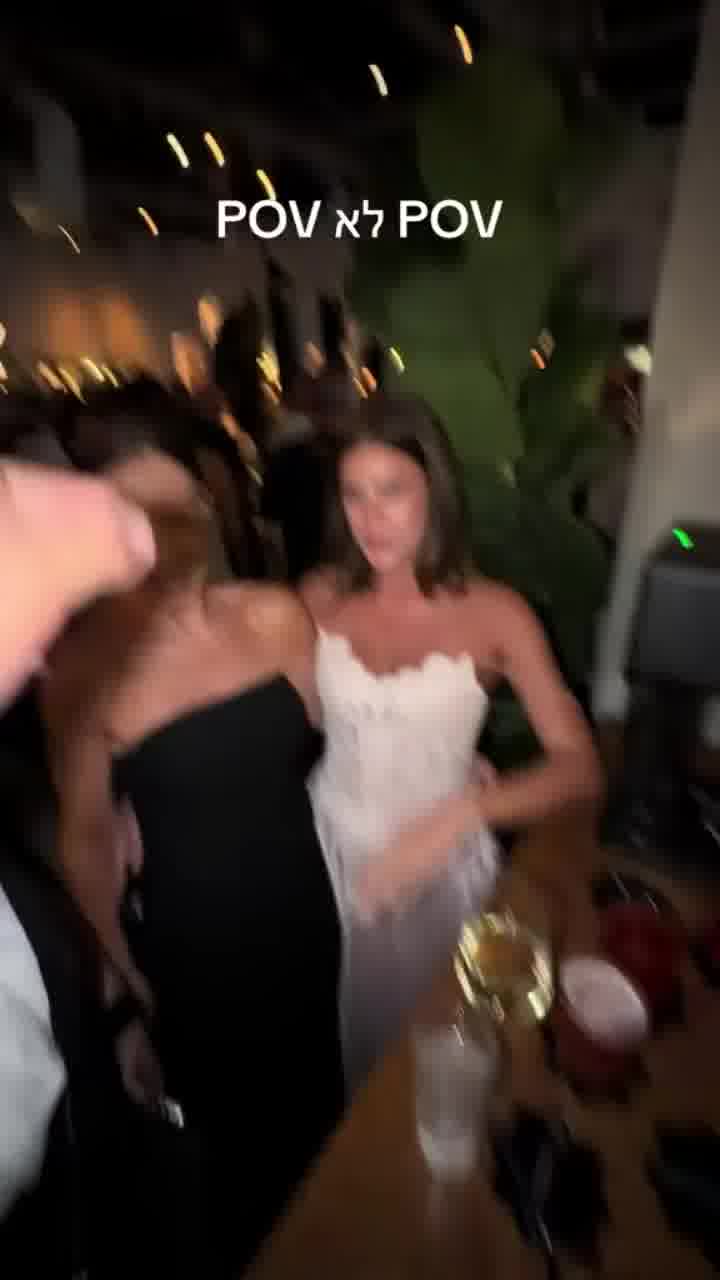 גל גברעם ולאה שנירר נראות אחרי כמה כוסות