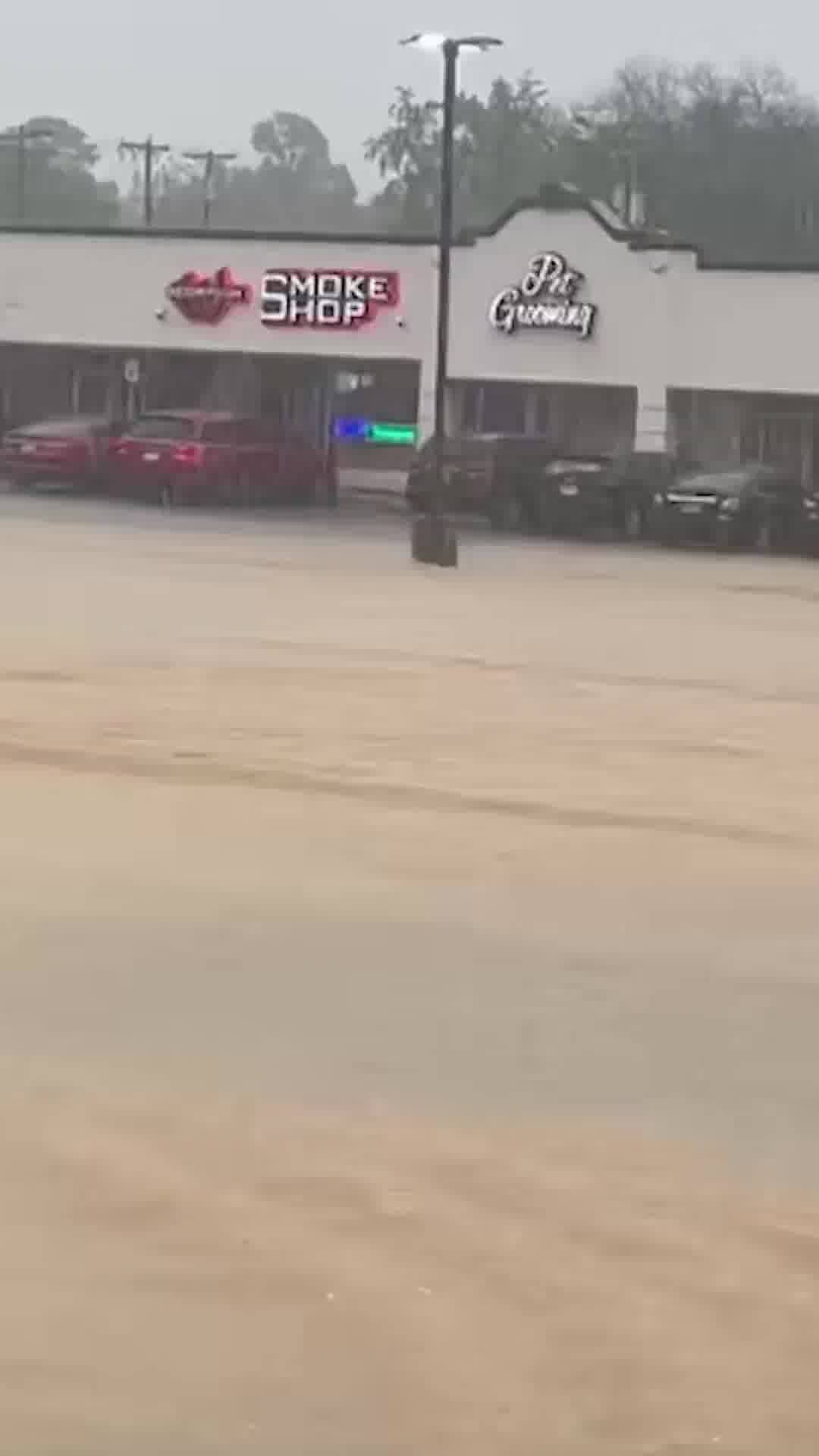 גשם כבד בטקסס גרם להצפות בזק מסוכנות