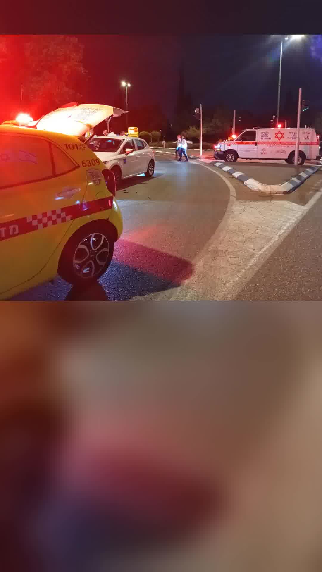 רוכב קורקינט חשמלי בן 38 נפצע בינוני מפגיעת רכב בנתניה