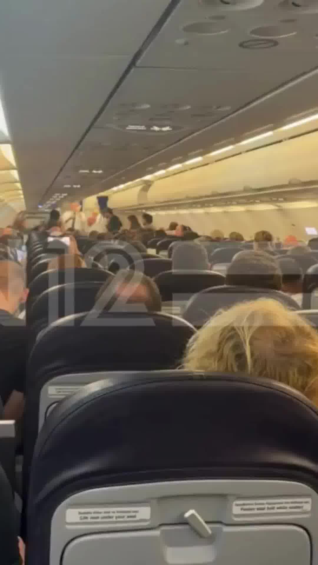 N12 מפרסמים: אישה הצליחה להסתנן לטיסת TUS מלרנקה לתל אביב - וסולקה: התיעוד המבהיל בשיא המתיחות