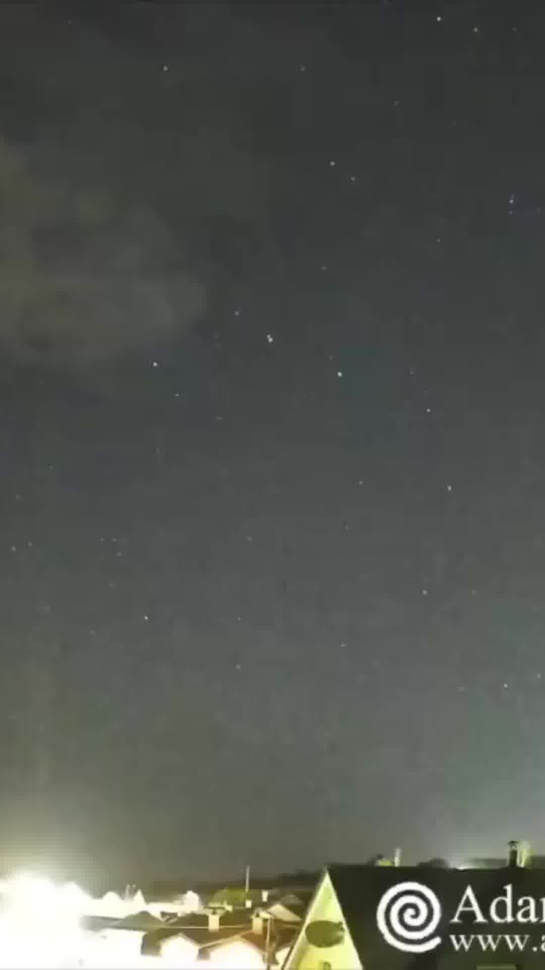 מה זה בשמיים? אור מסתורי תועד חולף מעל אירלנד - רגע אחרי פיצוץ עז