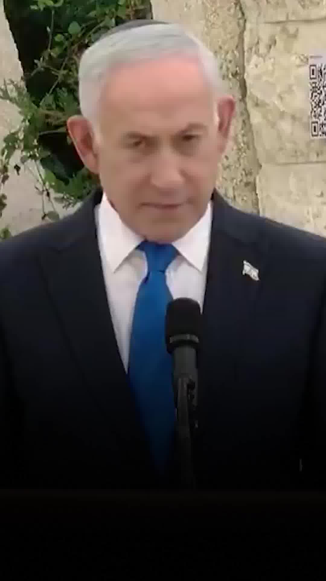  "בושה שלא הגנת על הנרצחים ב-7.10": אב שכול התפרץ באמצע דברי נתניהו שהפסיק לרגע את נאומו