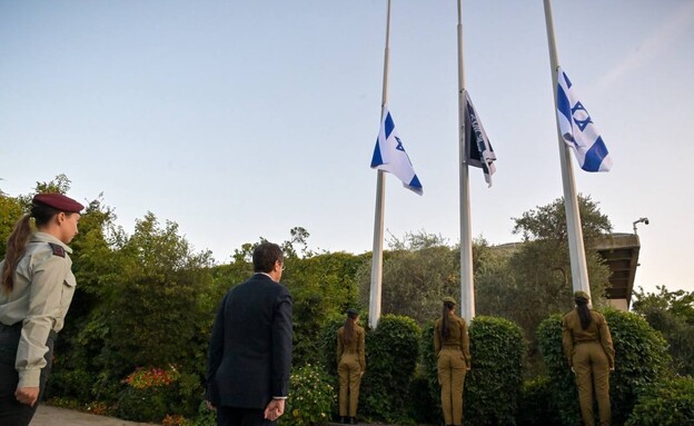 הורדת הדגל לחצי התורן בבית הנשיא 7 באוקטובר הורדת הדגל לחצי התורן בבית הנשיא 7 באוקטובר