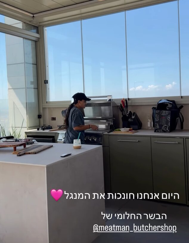דניאל ואמילי מציצים מבטח 2