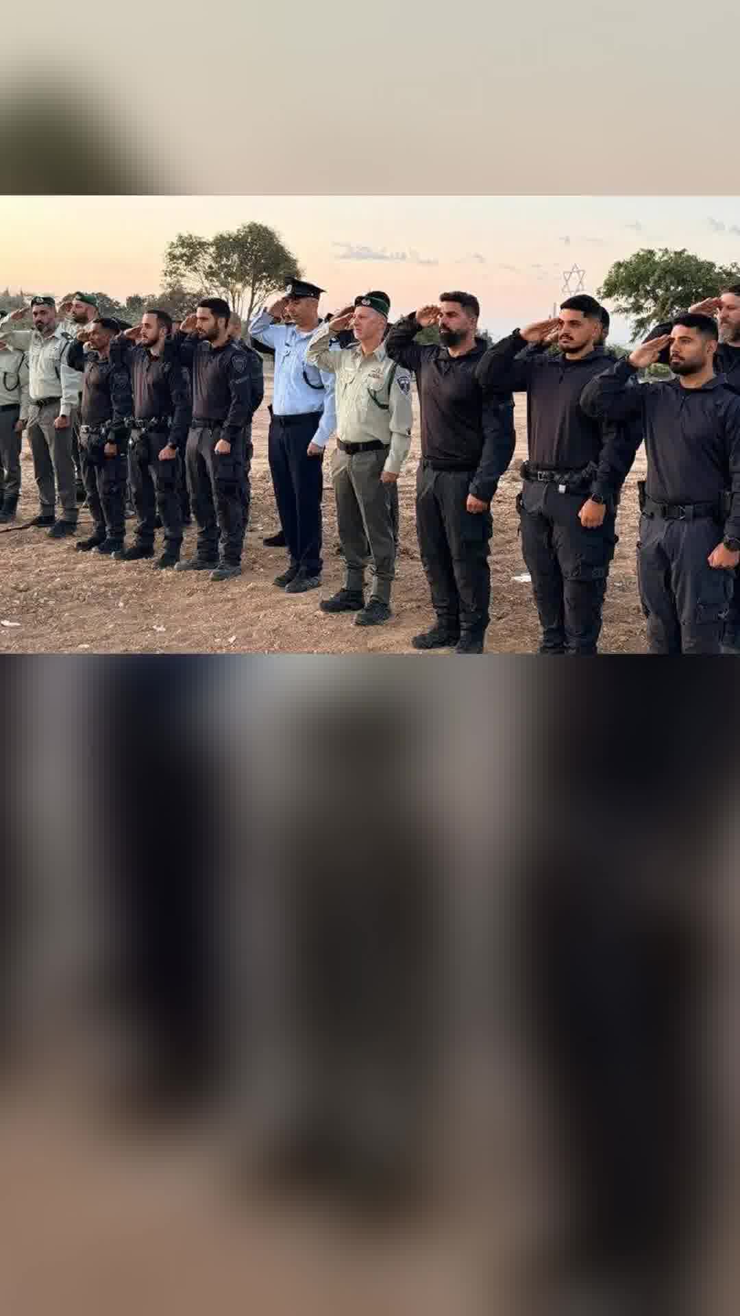 מפכ"ל המשטרה וסגל הפיקוד הבכיר של המשטרה, הצדיעו ועמדו דקת דומיה בכל זירות הלחימה בהן נפלו שוטרים ול