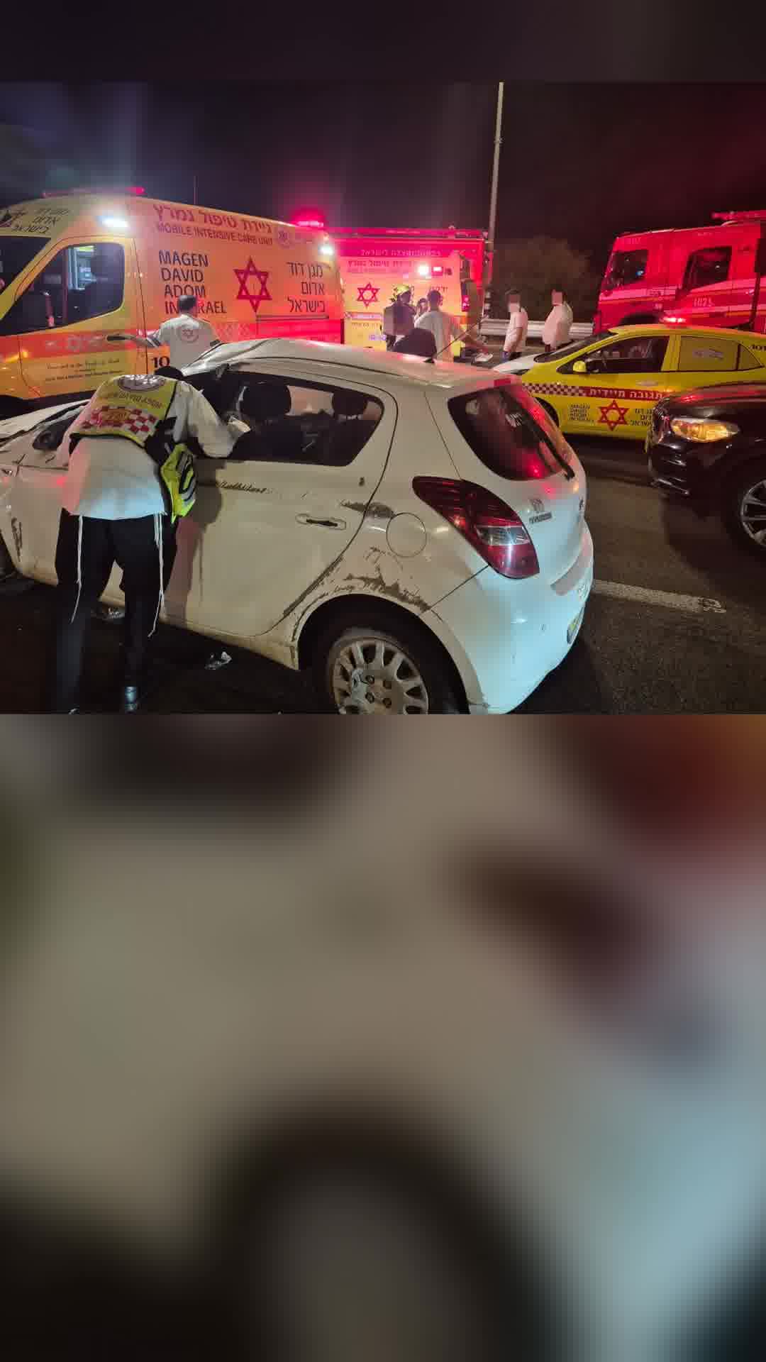 גבר בן 25 במצב בינוני, עם חבלות בגפיים, לאחר שהתהפך עם רכבו בנתניה