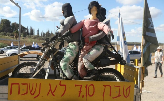 מיצג נועה ארגמני בשיירה של לטרון מיצג נועה ארגמני בשיירה של לטרון