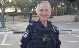 לחמה בגבורה על גג התחנה ושרדה - קצינת המשטרה מאלי 