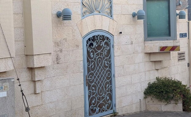 אחרי: הקונסוליה הבריטית במזרח ירושלים ללא השלט אחרי: הקונסוליה הבריטית במזרח ירושלים ללא השלט