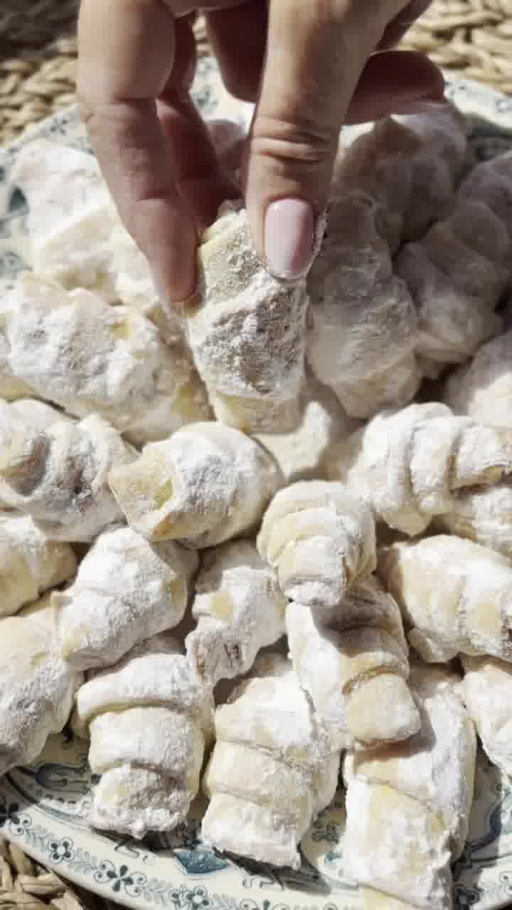 זהירות, הקטנטנות האלה ממכרות. ולא, הן לא ממולאות במה שנדמה לכם