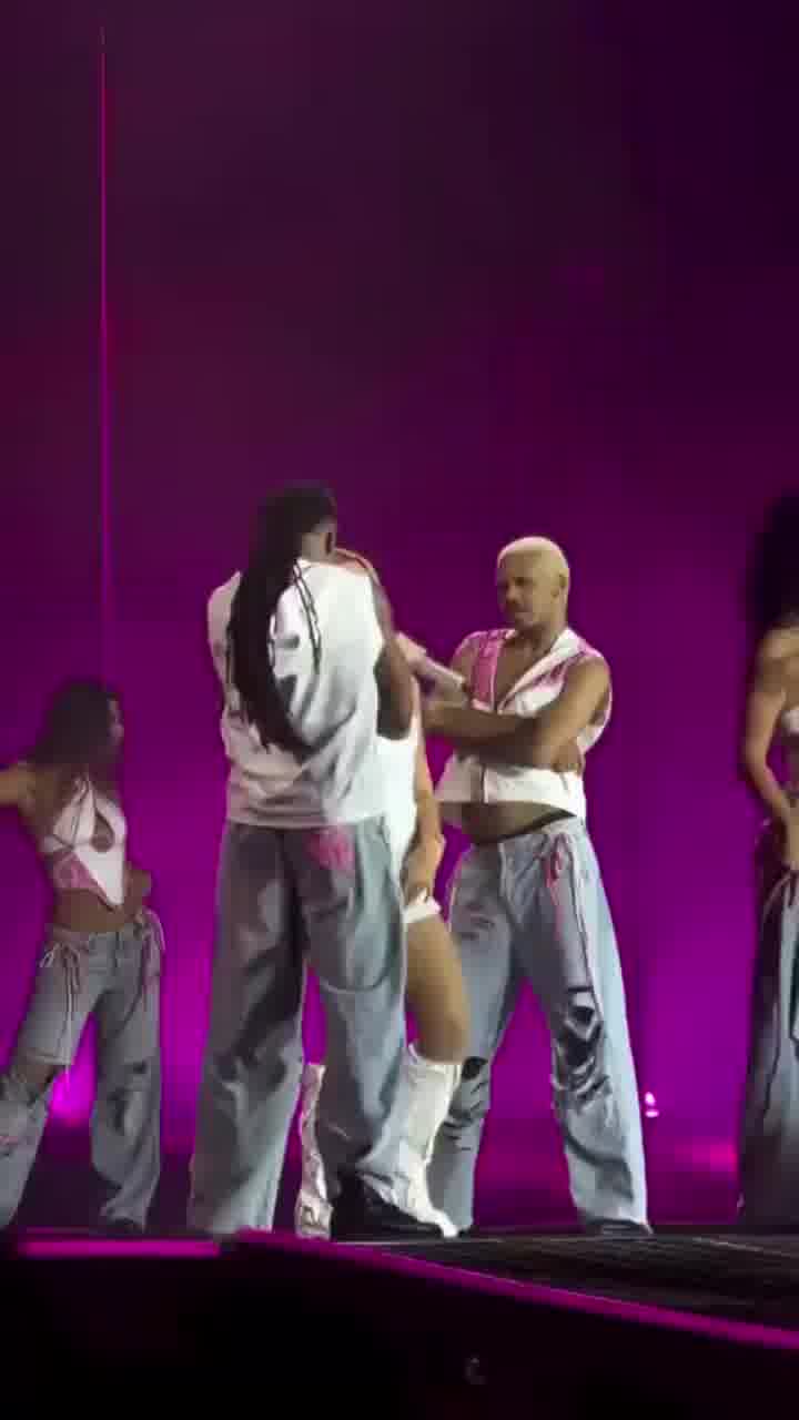 אודיה ביצעה הלילה לראשונה מול אלפים על הבמה את ״פאפית״