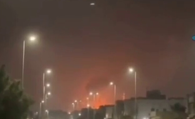עשן מיתמר באזור שדה הנפט אל-ע'וואר עשן מיתמר באזור שדה הנפט אל-ע'וואר