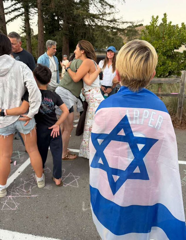 תהלוכה בעיירה סן אנסלמו, בעקבות ציור צלב קרס תהלוכה בעיירה סן אנסלמו, בעקבות ציור צלב קרס
