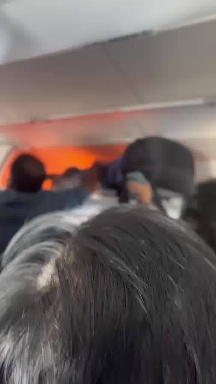 טיסה מהגיהינום: מטוס של חברת IndiGo ביצע נחיתת חירום אחרי שמטען נייד התלקח באוויר