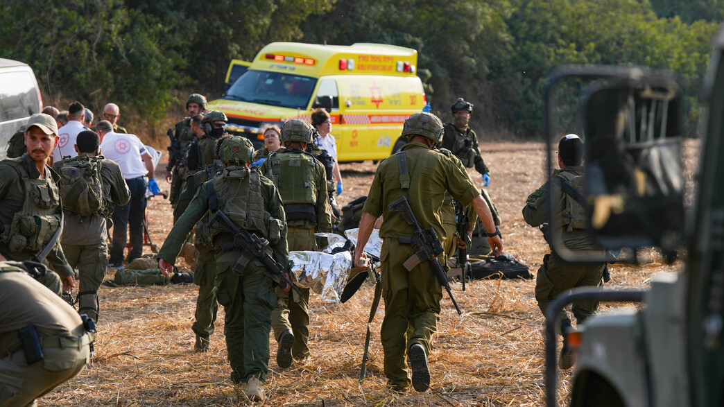 נער בן 14 נהרג, 24 נוספים נפצעו בפיצוץ נפל בגבול הצפון
