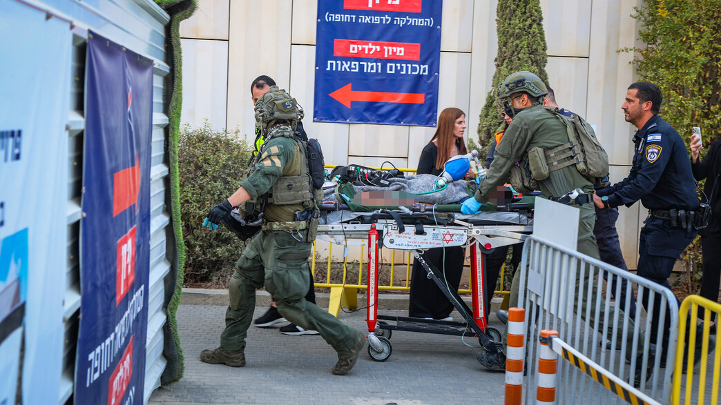 נער בן 14 נהרג, 24 נוספים נפצעו בפיצוץ נפל בגבול הצפון