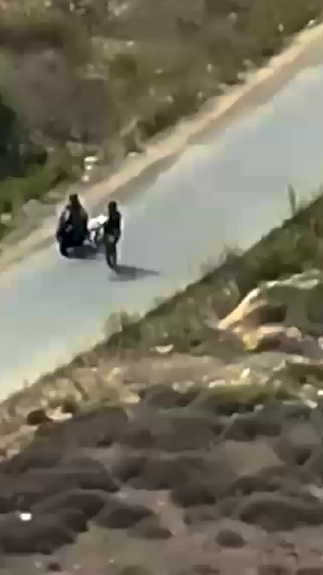 נהג אופנוע הרים גלגל והתפרע בכביש בנצרת - אך לא ידע שצולם על ידי רחפן של המשטרה