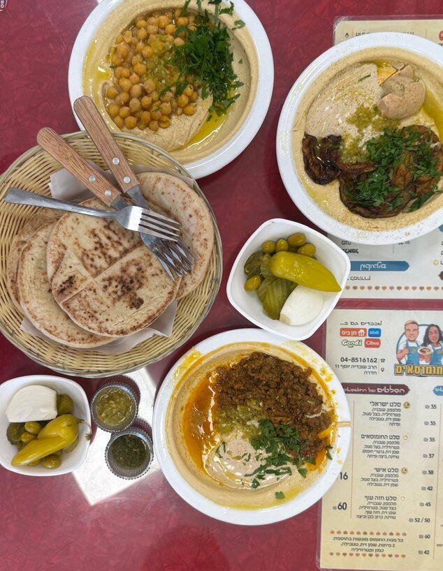החומוסאים. חדרה החומוסאים. חדרה