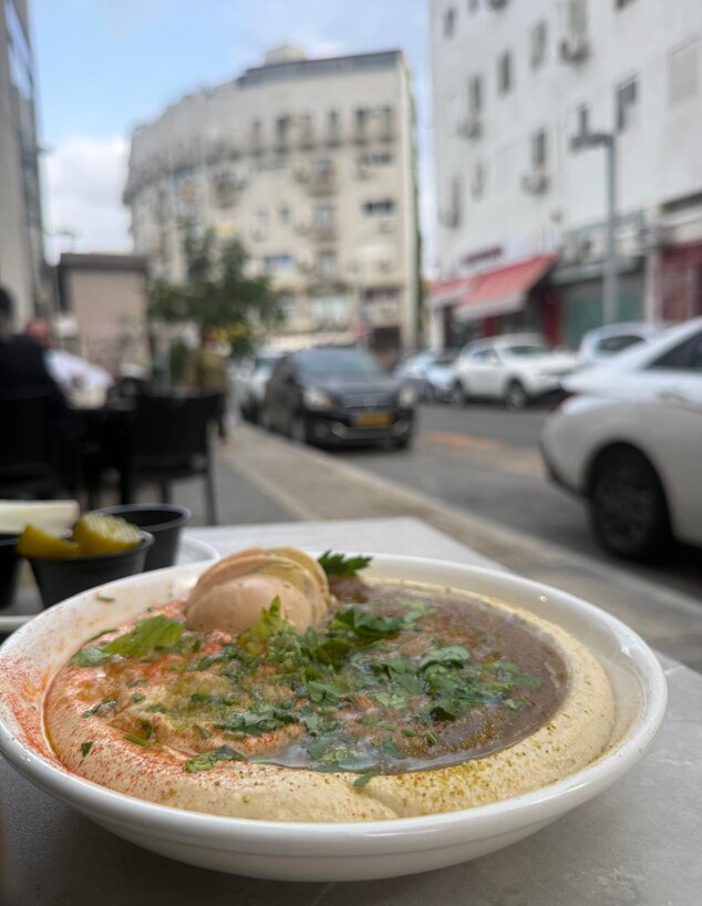 החומוס הכי מוקדם בתל אביב. החומוס של השמן החומוס הכי מוקדם בתל אביב. החומוס של השמן