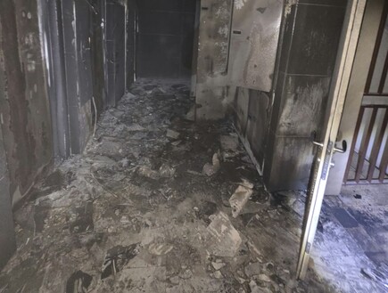 החשד: חברו יחד כדי לפגוע באזרח ללא עבר פלילי - והציתו חמש כניסות לבניינים