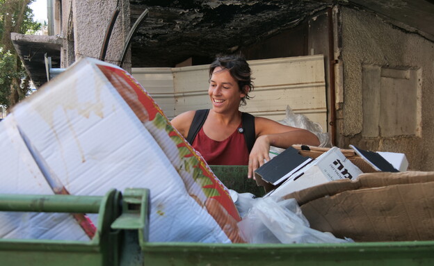 עפרי דג, "צוללנית הפחים", שאוכלת מהזבל עפרי דג, "צוללנית הפחים", שאוכלת מהזבל