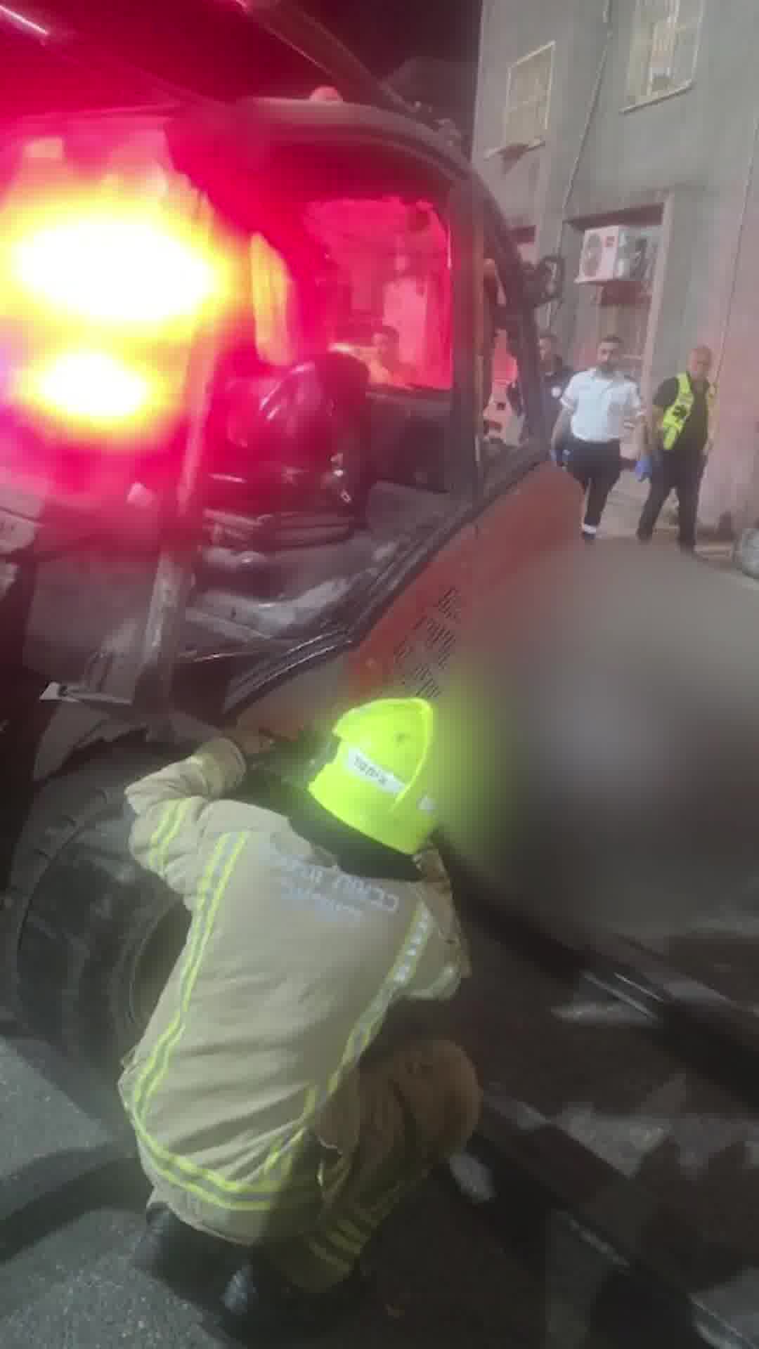 אדם חולץ ללא רוח חיים לאחר שנלכד מתחת למלגזה במפעל בבועיינה נוג'ידאת
