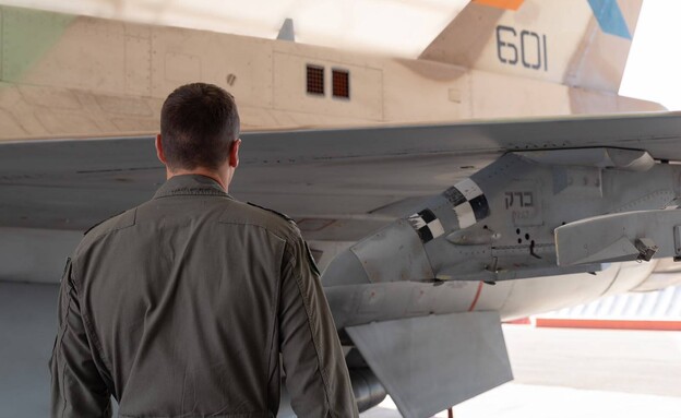 טייס הניסוי, רס"ן ד' טייס הניסוי, רס"ן ד'