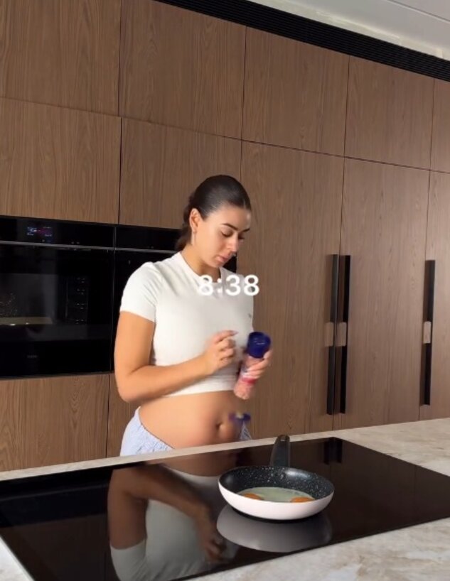 מציצים אנג'ל ברנס מטבח מציצים אנג'ל ברנס מטבח