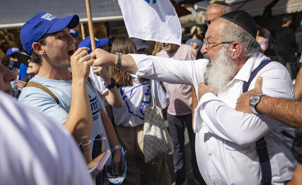 פעילי ימין ושמאל מתעמתים בירושלים פעילי ימין ושמאל מתעמתים בירושלים