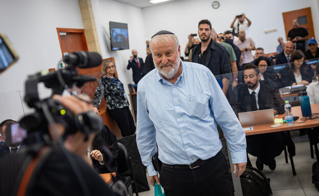 אביחי מנדלבליט מגיע להעיד במשפט נתניהו