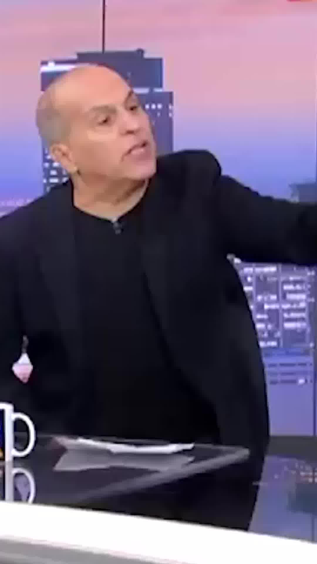 ״צריך לבדוק מה קורה בין נתניהו לקטר״, בנט מגיע הערב לאופירה אוחנה סרי