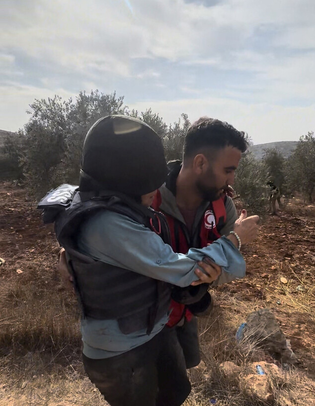 צלמת הוושינגטון פוסט הותקפה בידי פורעים יהודים צלמת הוושינגטון פוסט הותקפה בידי פורעים יהודים